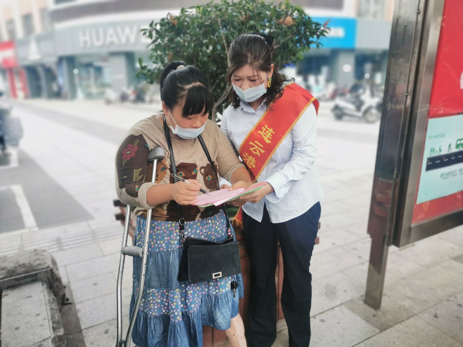 公交集團開(kāi)展關(guān)愛(ài)殘疾人無(wú)障礙安全文明出行及公交志愿服務(wù)活動(dòng)