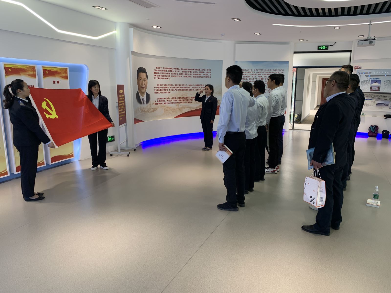 快速公交事業(yè)部組織黨員干部參觀(guān)連云區廉政教育基地