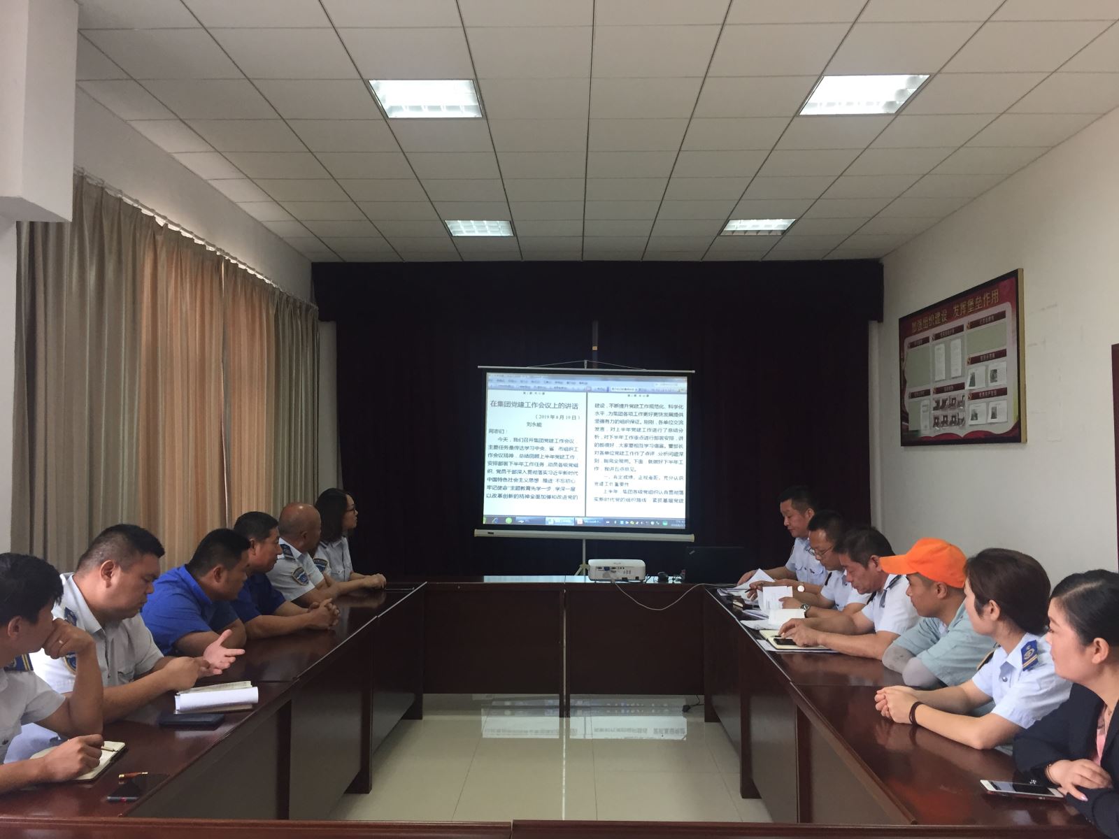 公交集團機務(wù)技術(shù)事業(yè)部開(kāi)展黨建工作專(zhuān)題會(huì )