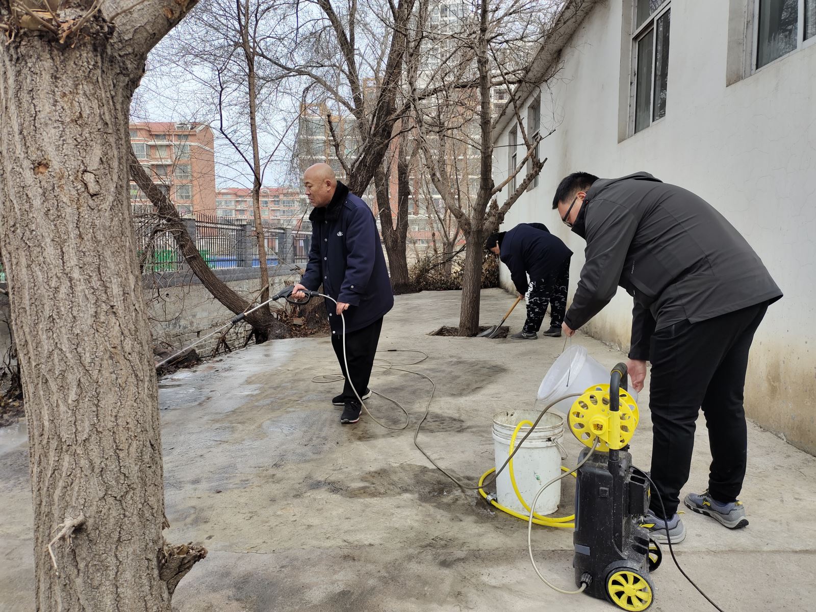 公交集團公交事業(yè)二部開(kāi)展場(chǎng)站衛生大掃除活動(dòng)