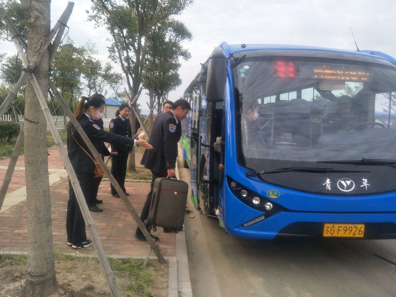 公交集團佳連公司開(kāi)展徐圩專(zhuān)線(xiàn)志愿者服務(wù)活動(dòng)