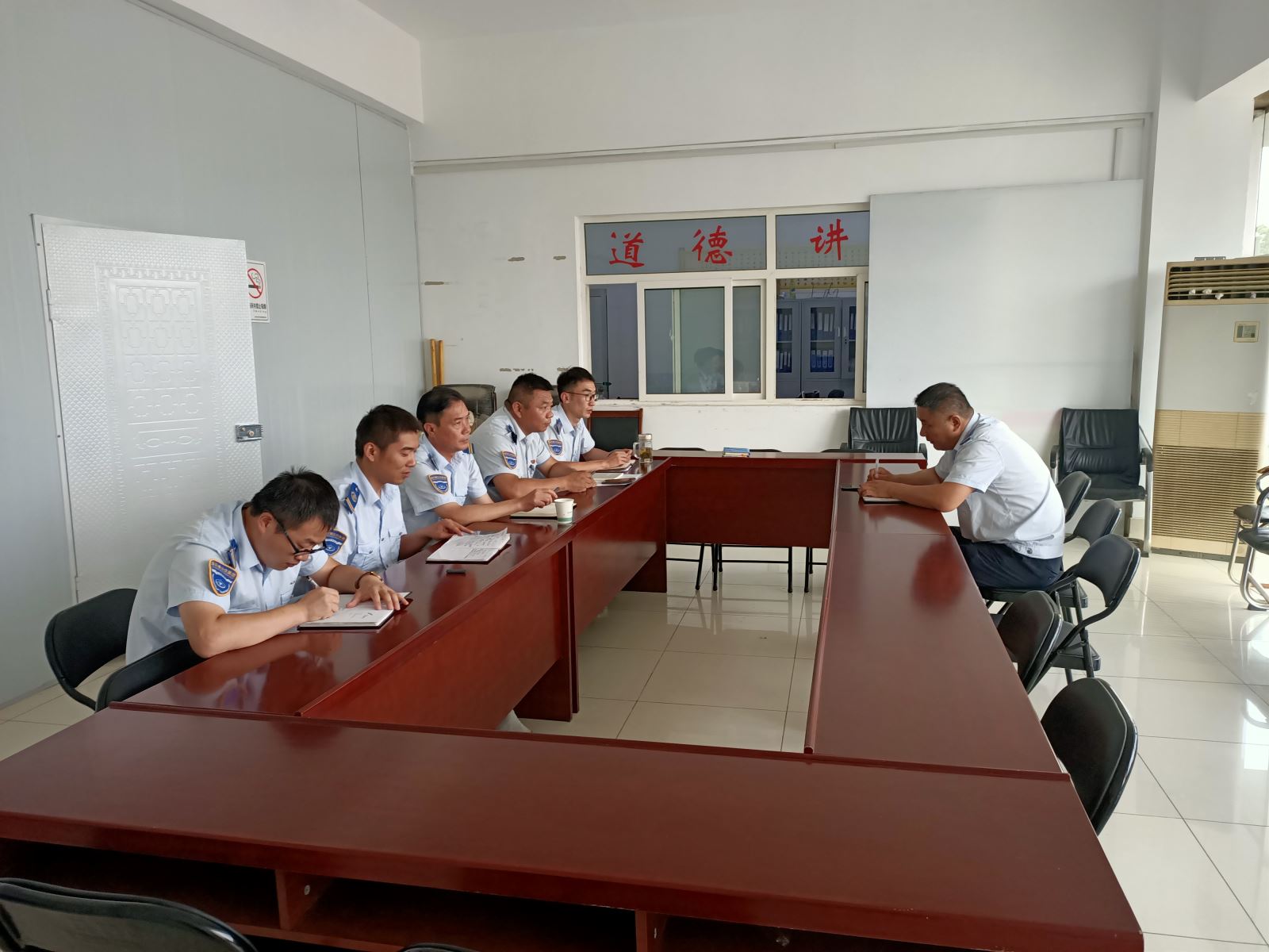 公交集團經(jīng)營(yíng)發(fā)展事業(yè)部召開(kāi)生產(chǎn)運營(yíng)會(huì )