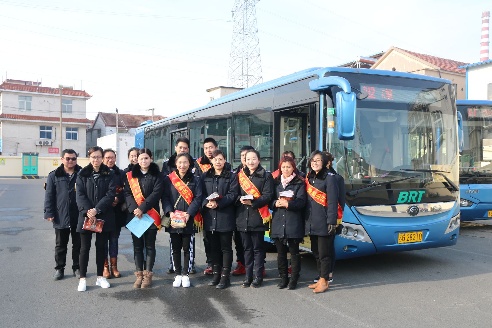 公交快速公司開(kāi)展青年“學(xué)雷鋒”志愿服務(wù)活動(dòng)