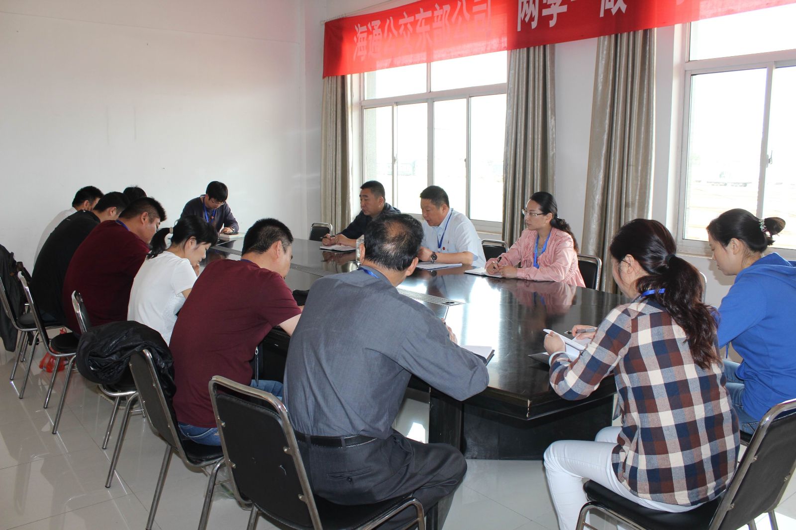 公交東部公司召開(kāi)創(chuàng  )衛工作問(wèn)題整改落實(shí)專(zhuān)題會(huì )