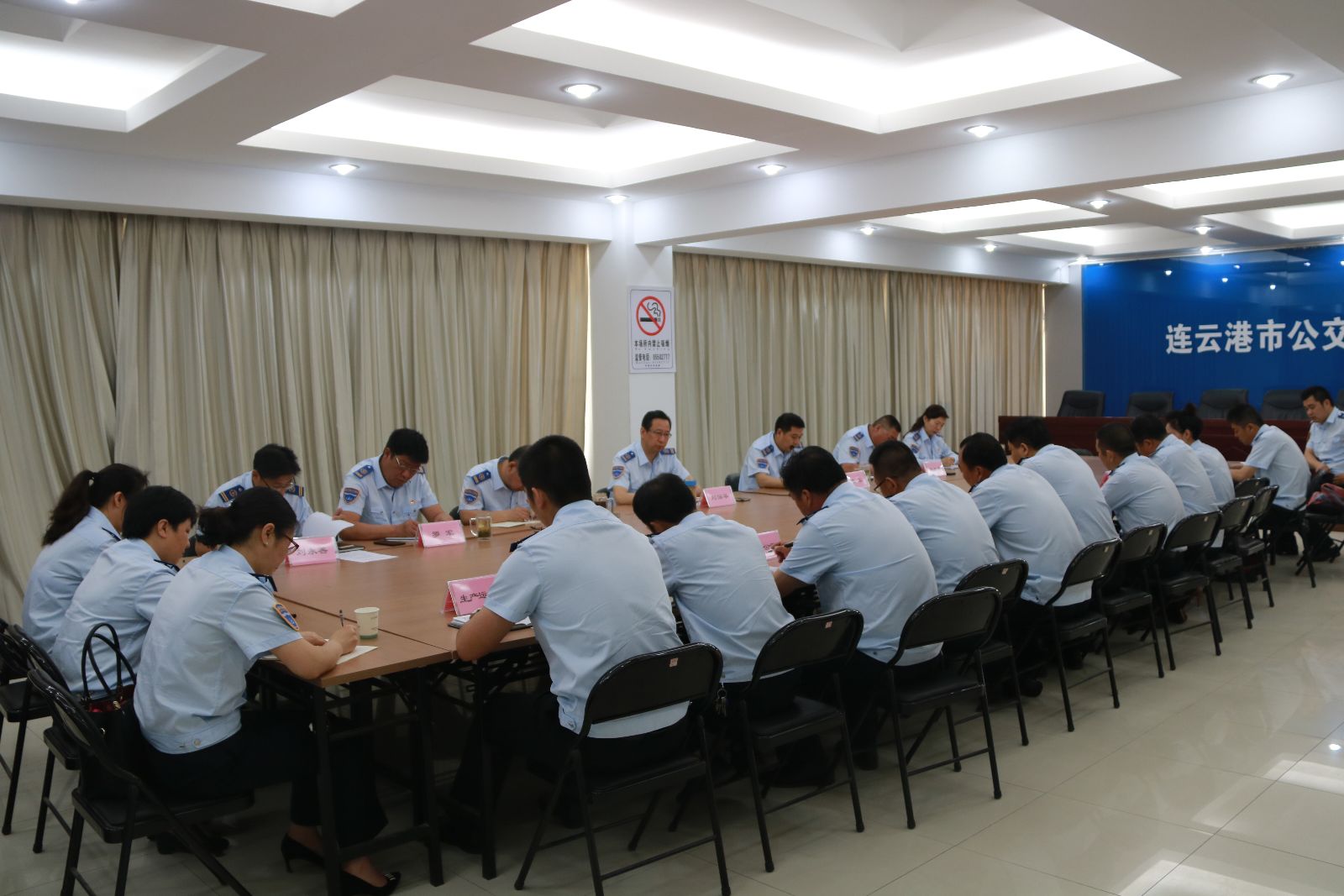 公交集團召開(kāi)創(chuàng  )建全國文明城市工作點(diǎn)位標準化建設達標部署會(huì )