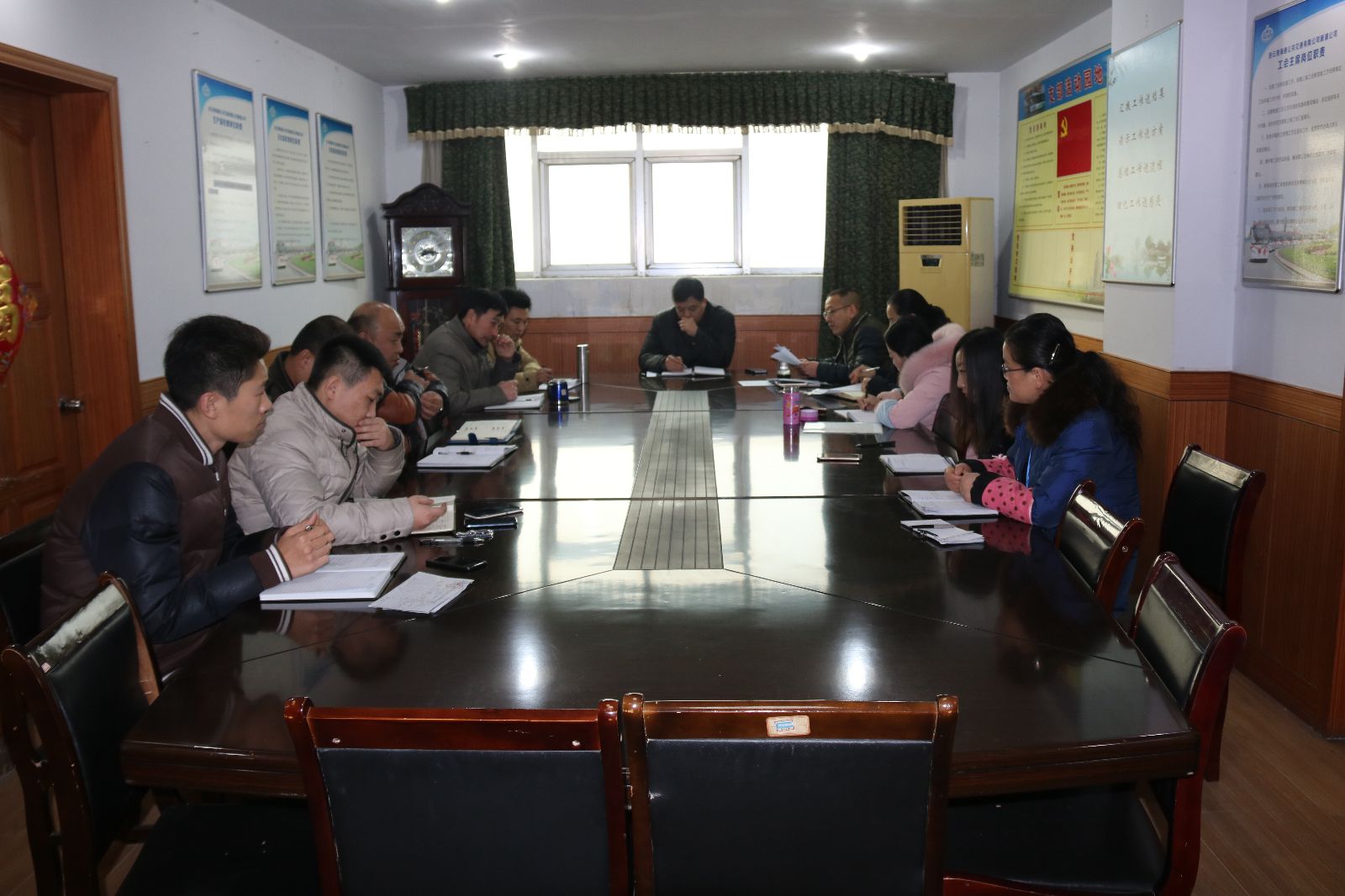 公交新浦公司加強元旦春節期間黨風(fēng)廉政建設工作