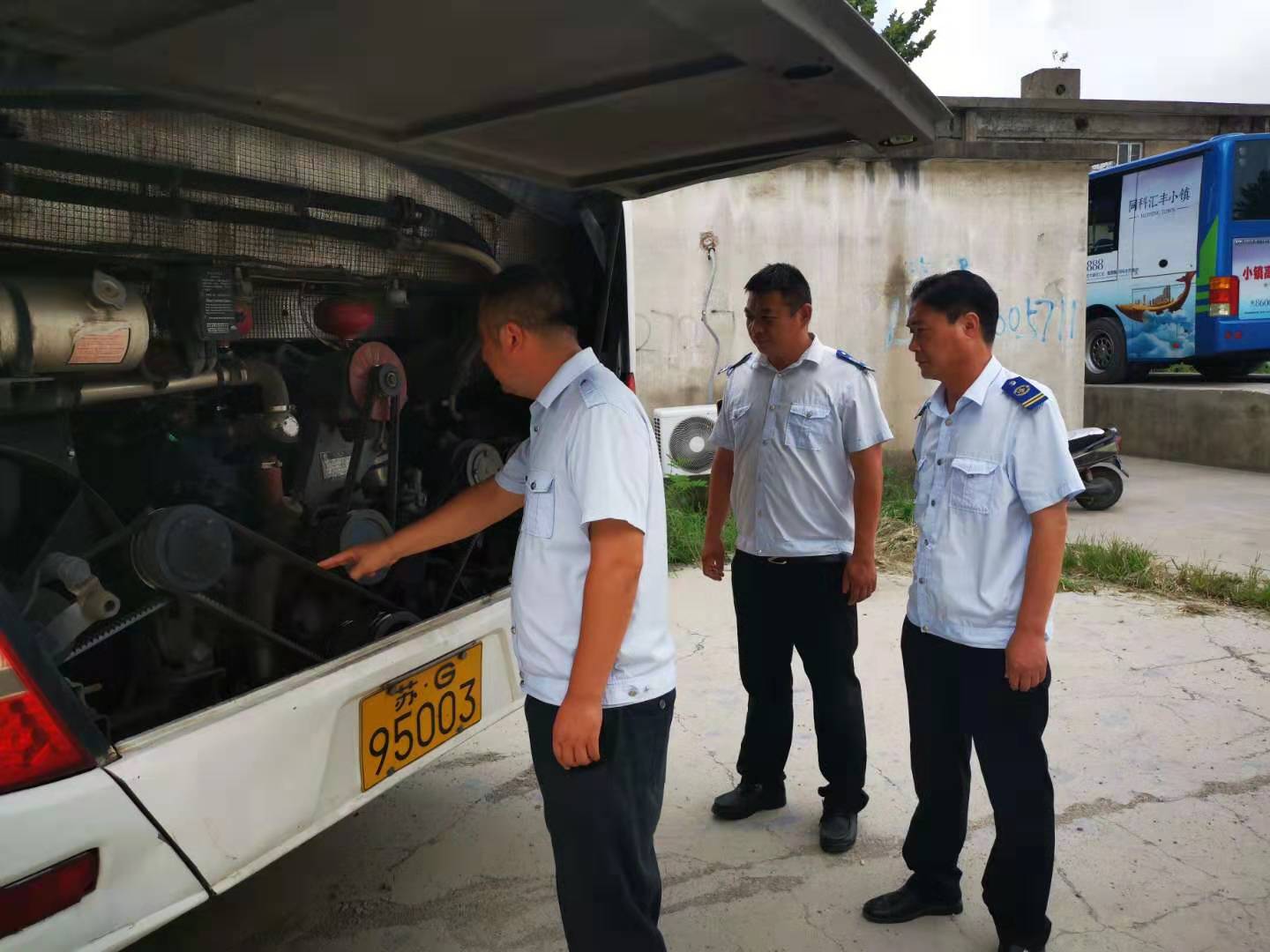 公交集團經(jīng)營(yíng)發(fā)展事業(yè)部開(kāi)展“國慶”節前車(chē)輛安全檢查