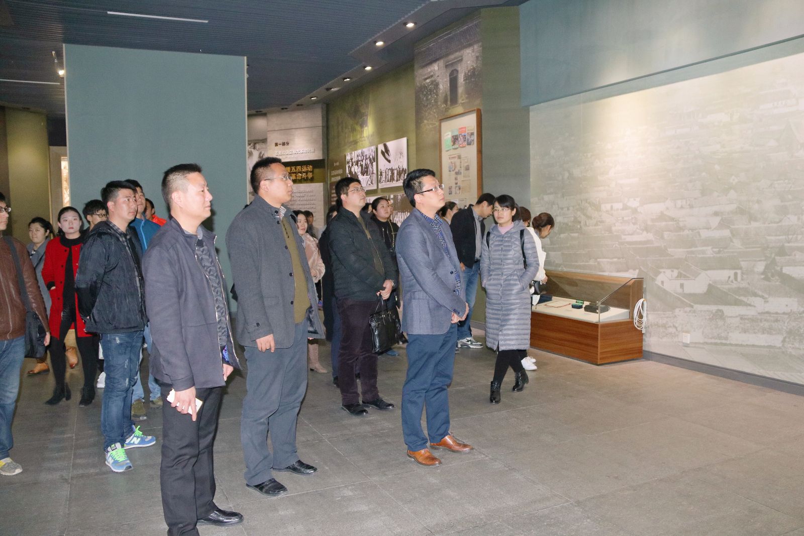 公交集團組織參加“紅軍長(cháng)征勝利80周年紀念”活動(dòng)