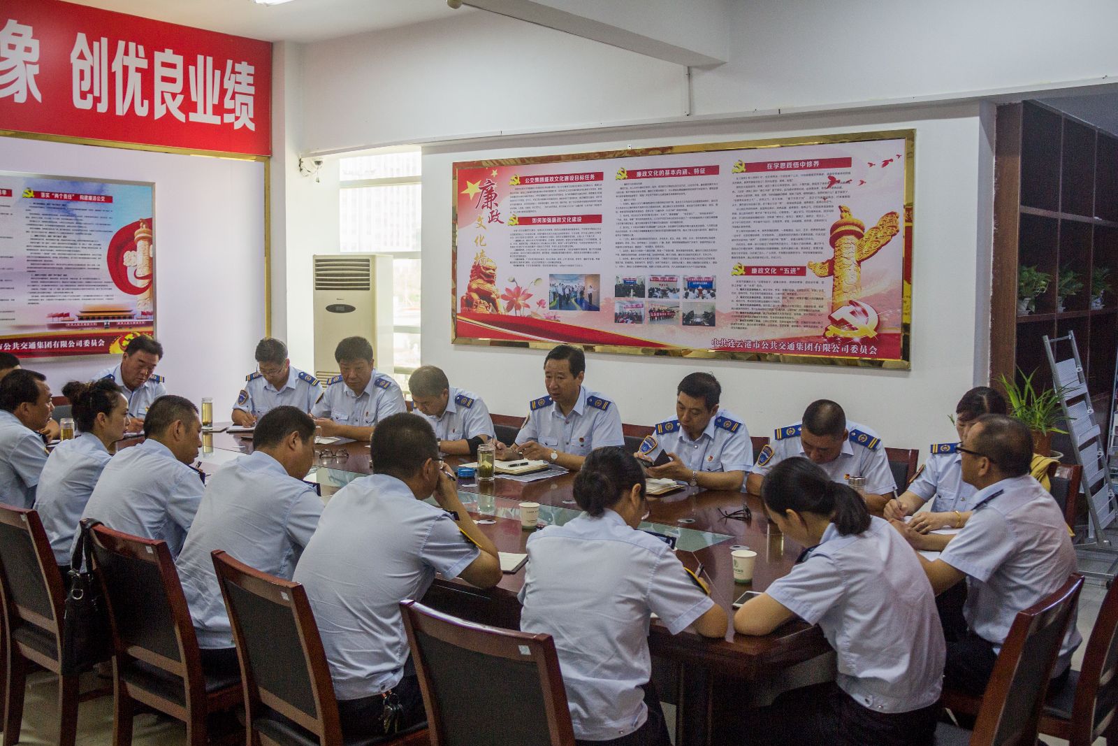 公交集團召開(kāi)創(chuàng  )建全國文明城市工作部署會(huì )