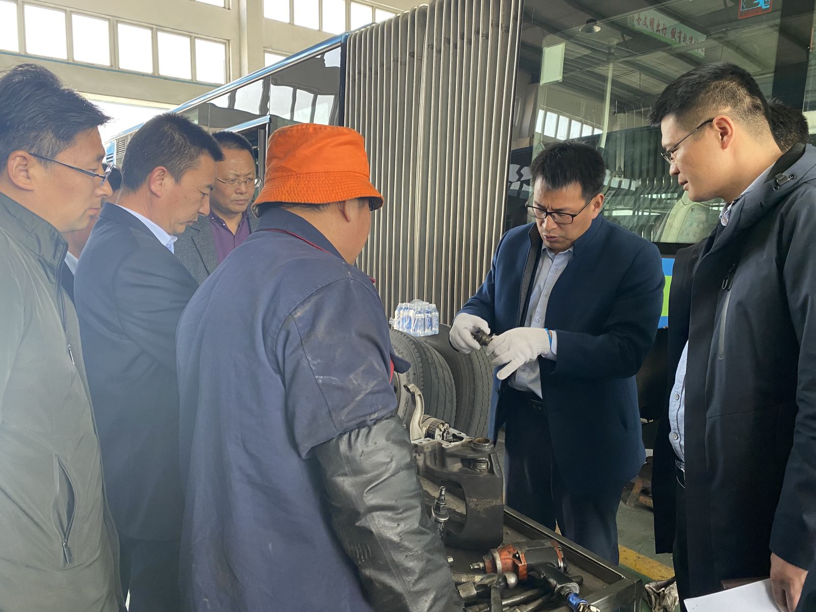 公交集團機務(wù)技術(shù)事業(yè)部開(kāi)展機務(wù)現場(chǎng)會(huì )