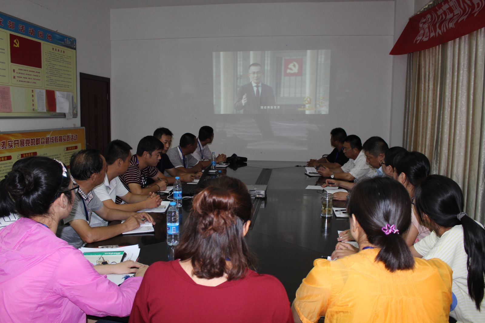 公交東部公司積極組織觀(guān)看專(zhuān)題片《做合格黨員》