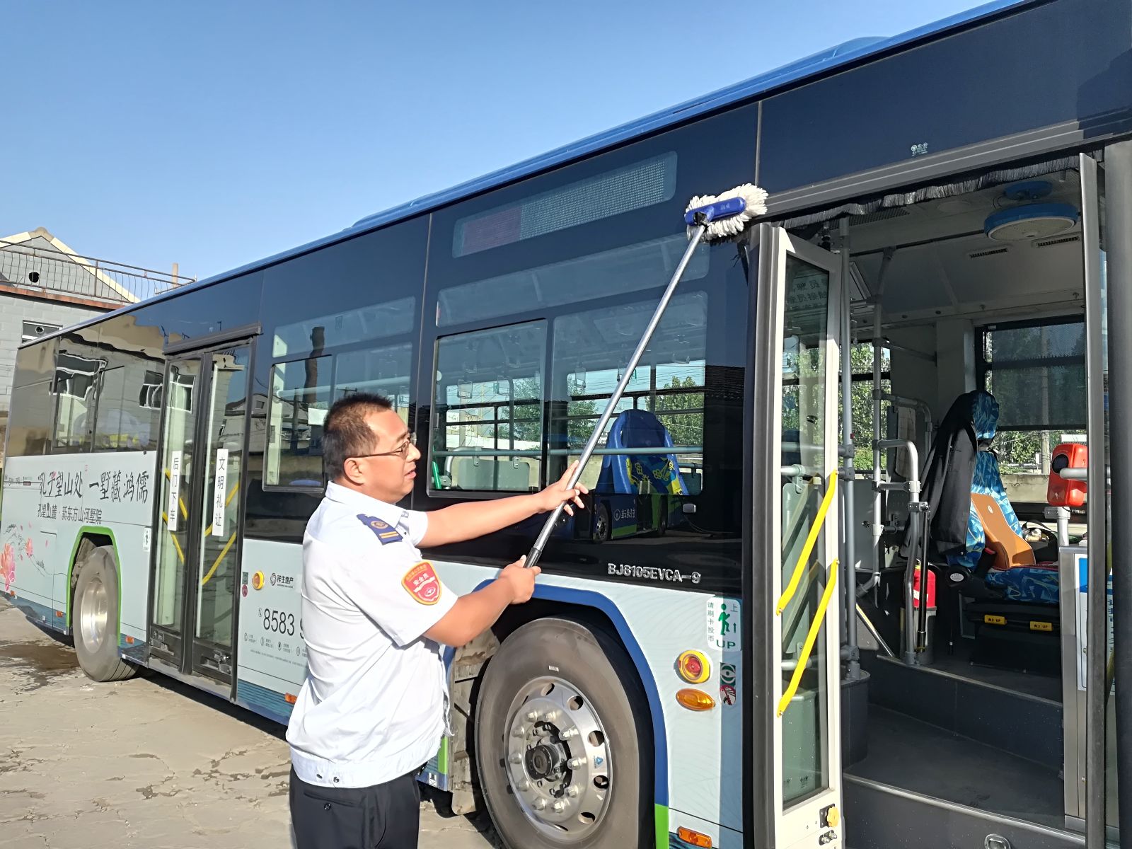 公交集團海州公司積極克服困難 做好線(xiàn)路車(chē)輛安全生產(chǎn)工作