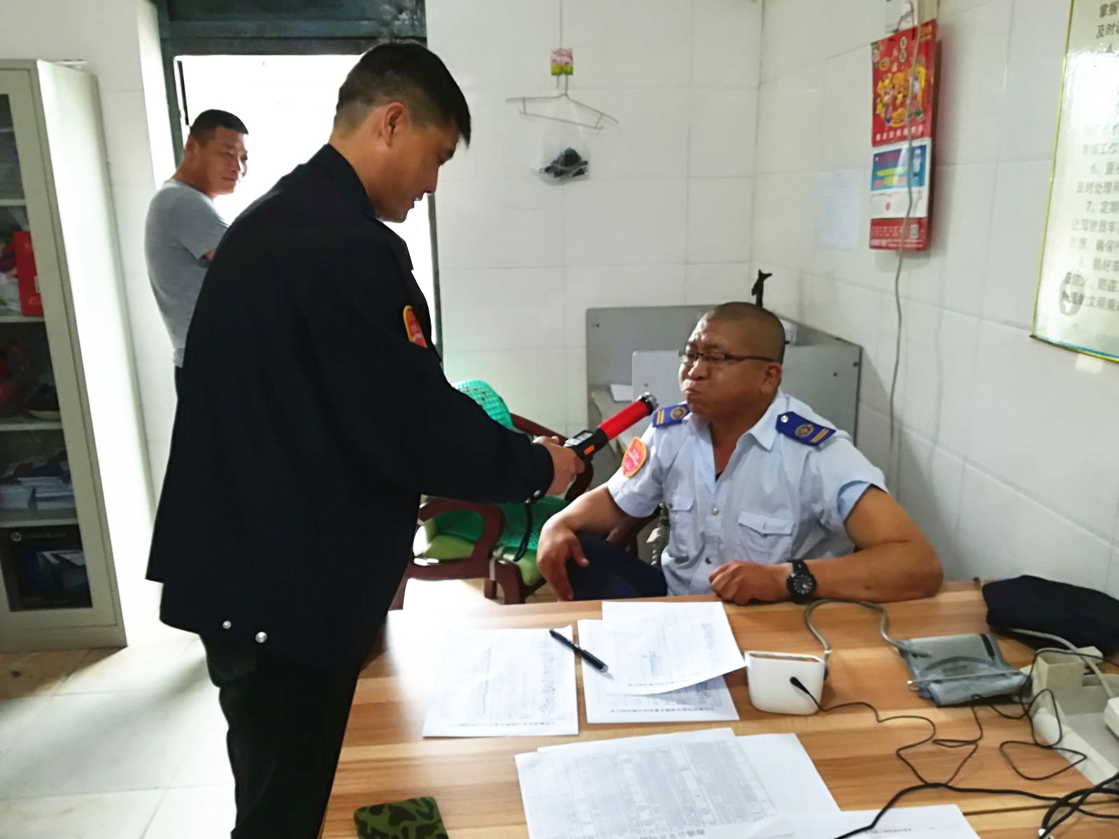 公交集團海通公交公司開(kāi)展駕駛員酒精血壓測試確保安全生產(chǎn)