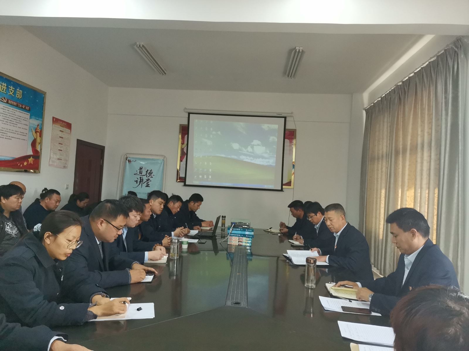 公交集團公交事業(yè)二部開(kāi)展廉潔風(fēng)險防控排查工作專(zhuān)題會(huì )議