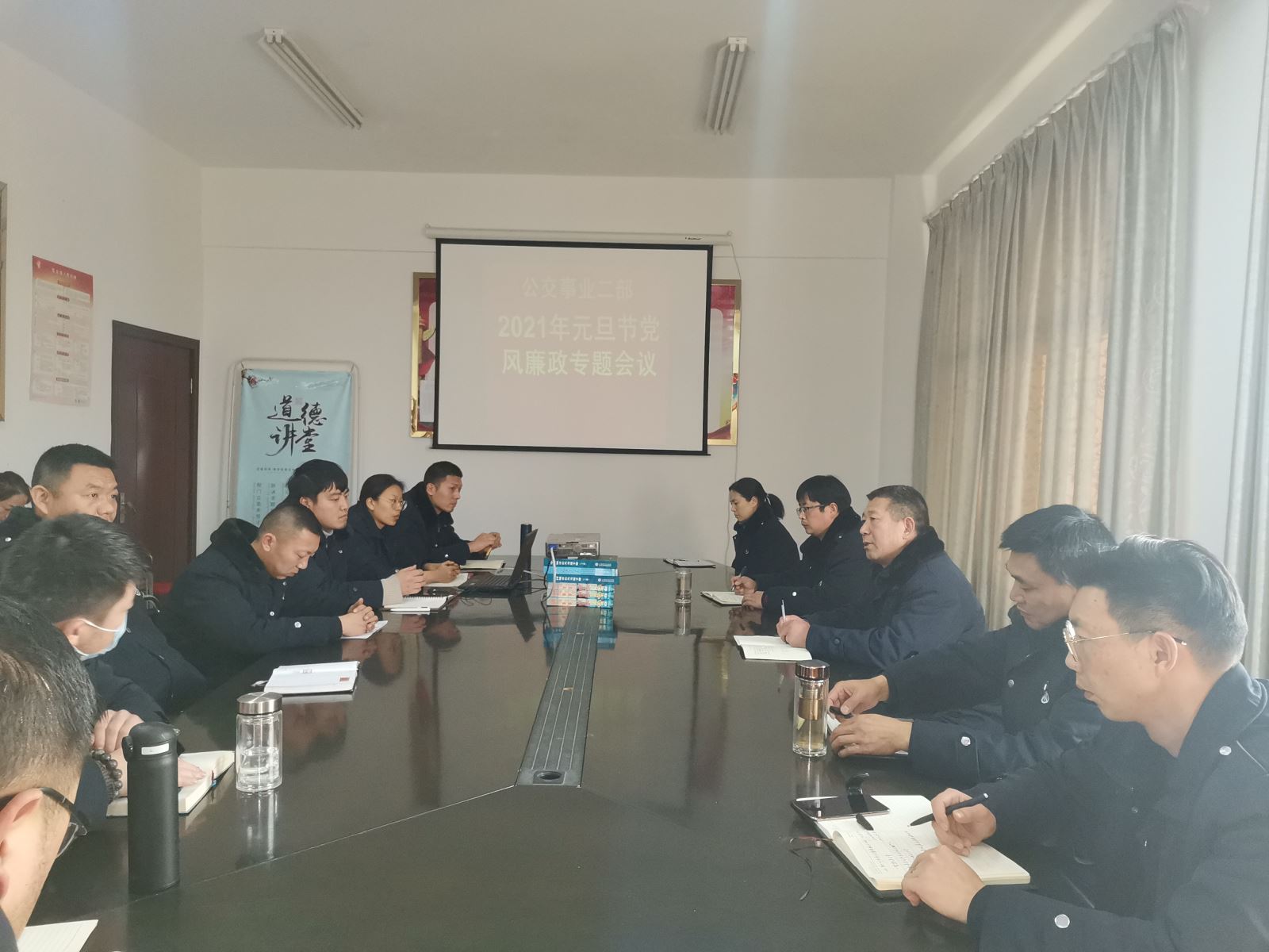 公交集團公交事業(yè)二部召開(kāi)惡劣天氣應急部署會(huì )議