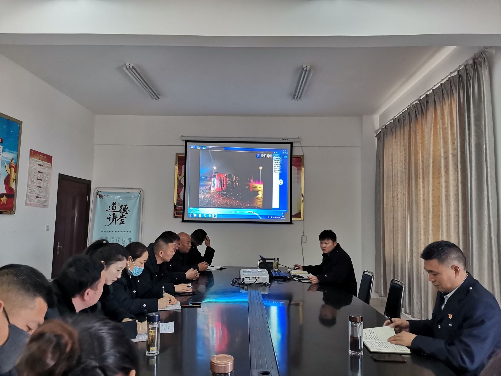 公交事業(yè)二部開(kāi)展安全、機務(wù)工作專(zhuān)題會(huì )議