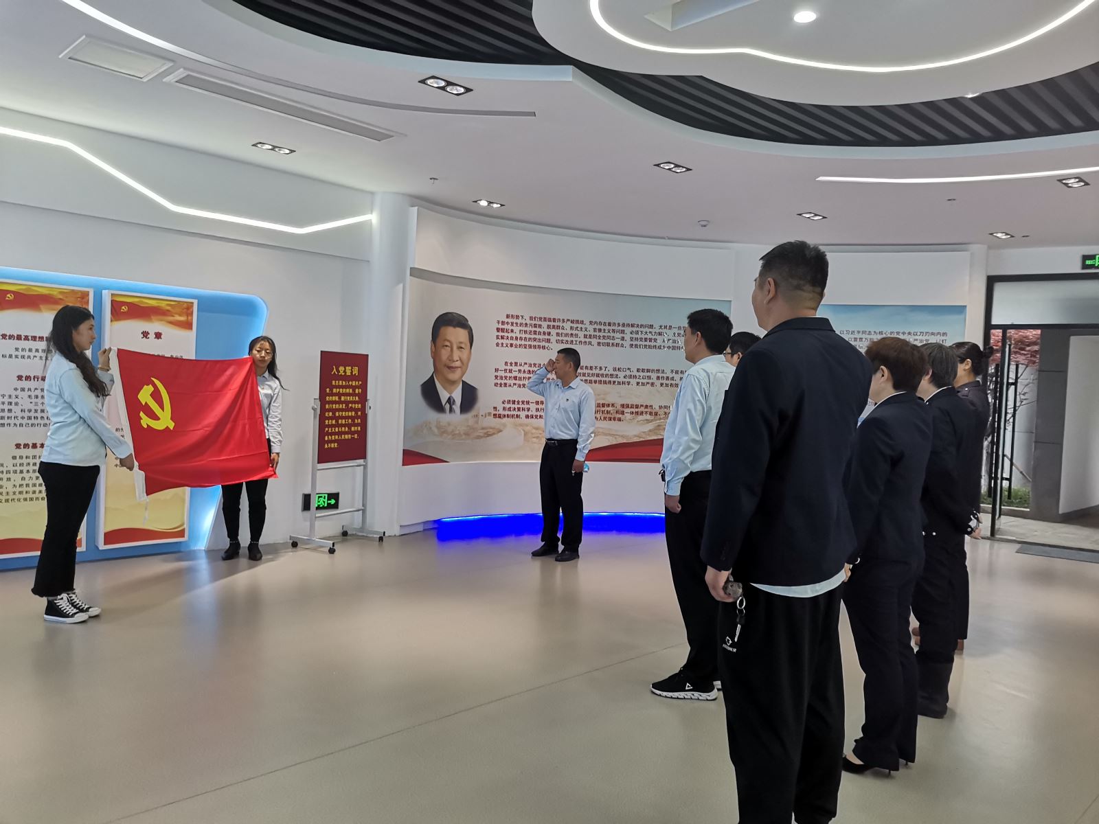 公交集團公交事業(yè)二部組織黨員干部參觀(guān)學(xué)習連云區廉政教育基地