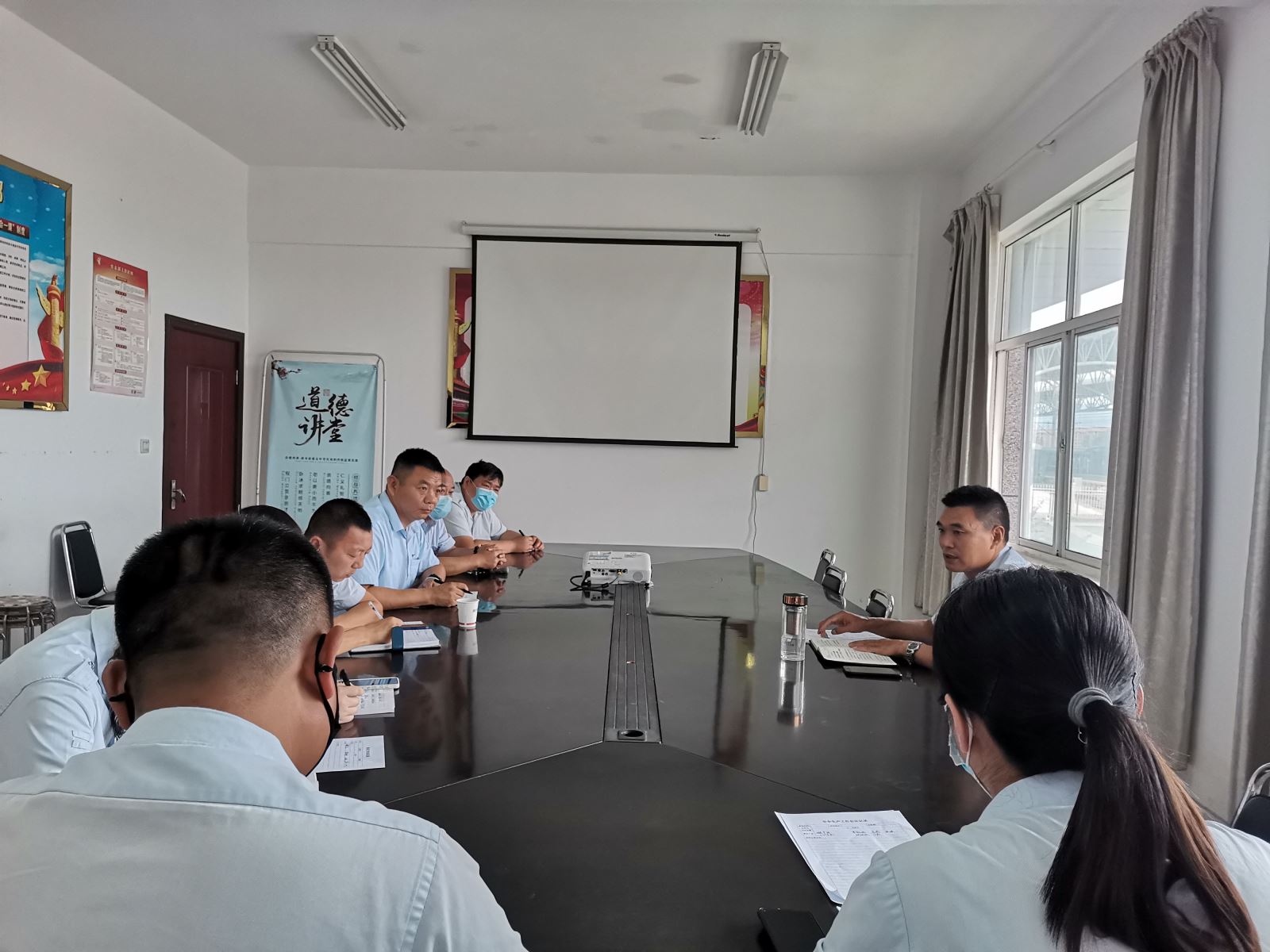 公交集團公交事業(yè)二部召開(kāi)安全機務(wù)專(zhuān)題會(huì )