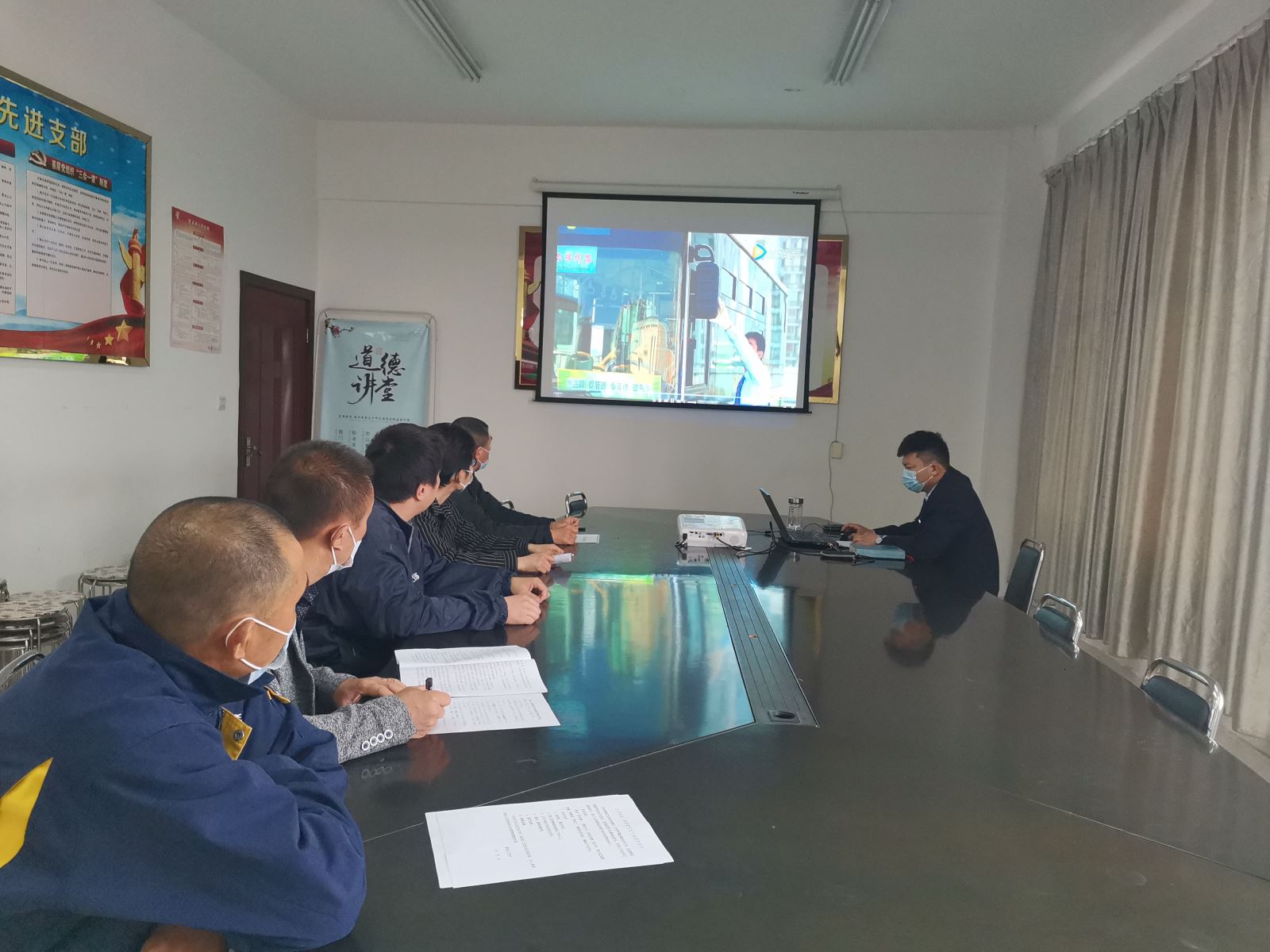 公交集團公交事業(yè)二部持續做好新入駕駛員崗前培訓工作