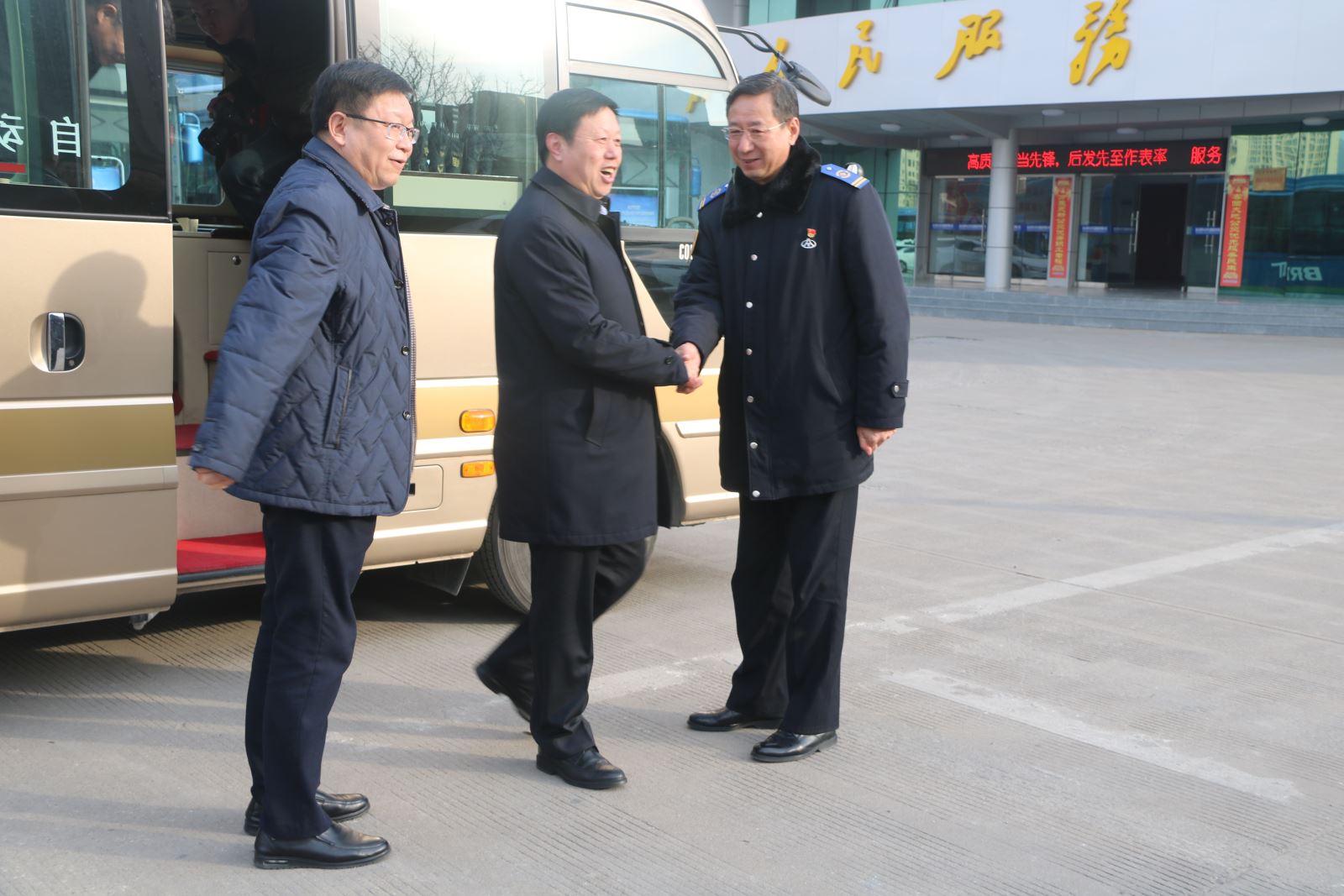 副市長(cháng)陳書(shū)軍到公交集團調研
