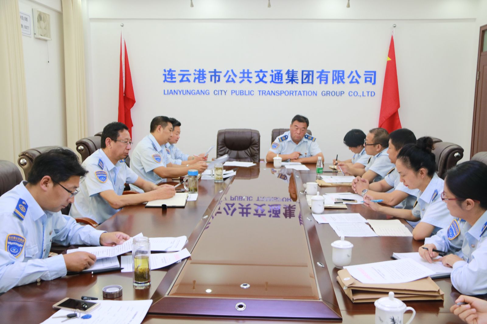 公交集團召開(kāi)9月份支部書(shū)記例會(huì )暨 黨風(fēng)廉政建設會(huì )議