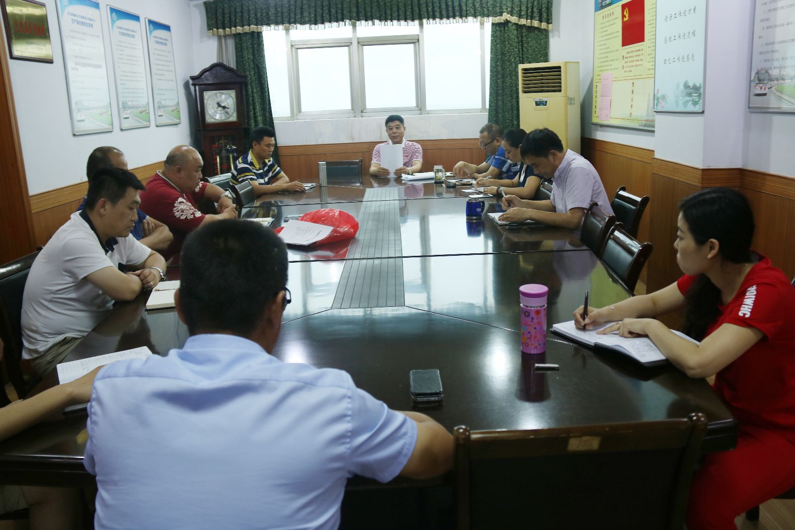 公交新浦公司召開(kāi)二季度績(jì)效考核存在問(wèn)題整改會(huì )