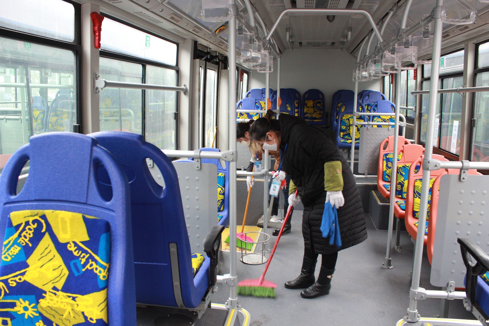 公交東部公司做好新車(chē)上線(xiàn)準備工作