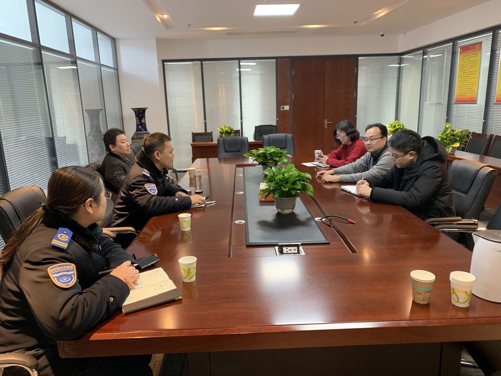 公交集團與連云港市智慧城市公司聯(lián)合召開(kāi)研討會(huì )