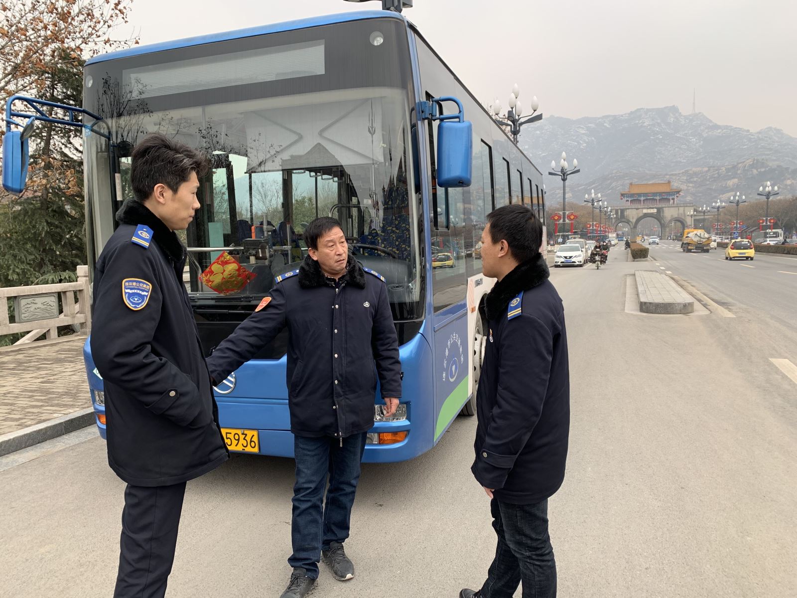 公交集團生產(chǎn)運營(yíng)部開(kāi)展上路上線(xiàn)現場(chǎng)調研工作