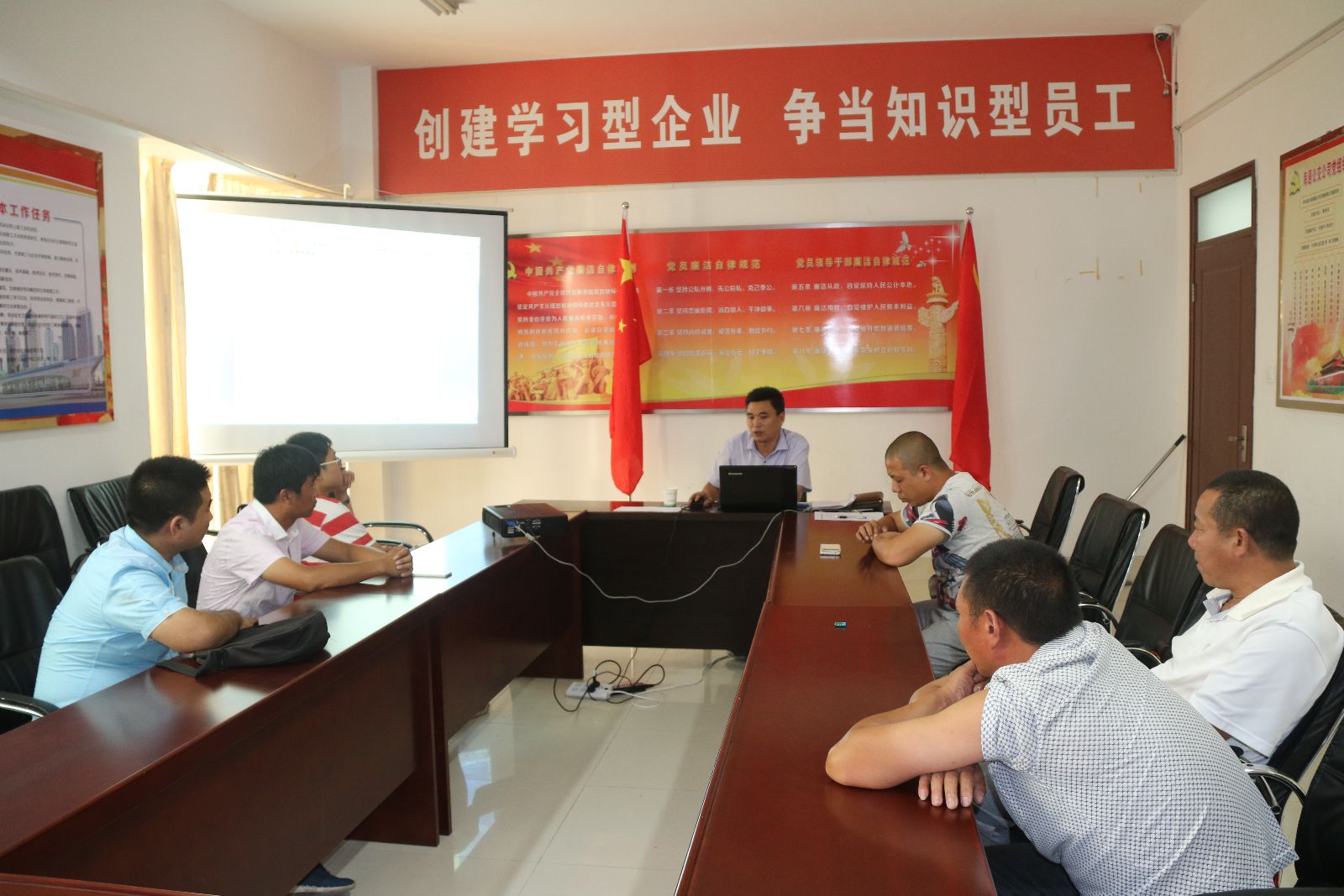 海通公交公司舉辦第3期重點(diǎn)駕駛員培訓班