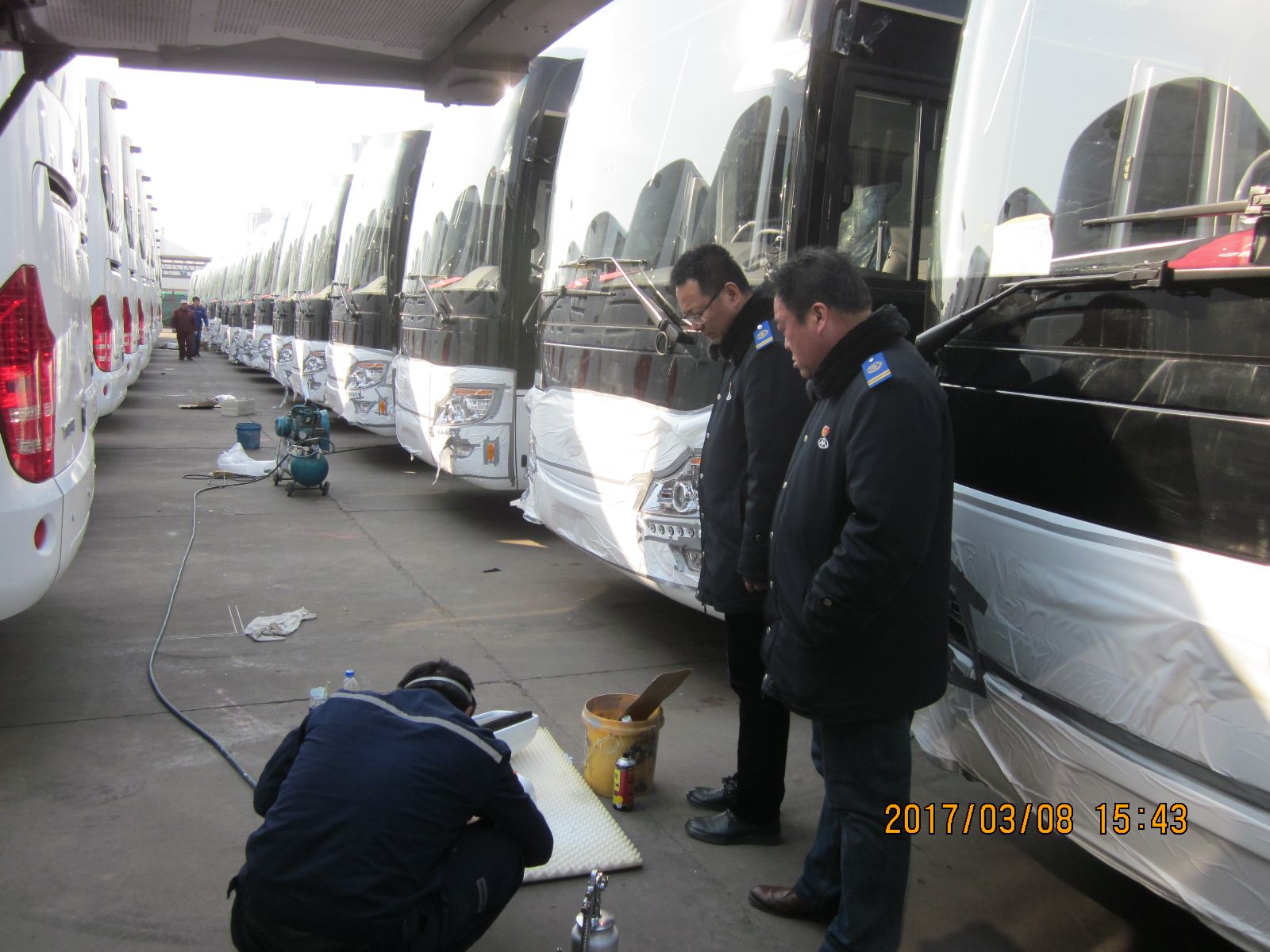 公交維修公司、大浦廠(chǎng)齊心協(xié)力做好出口車(chē)輛整備任務(wù)