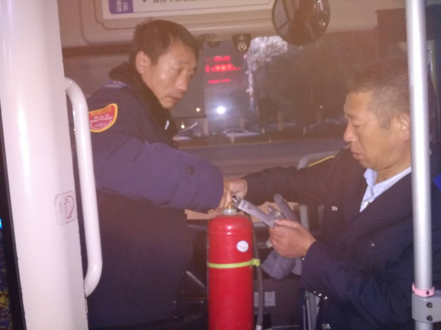 公交集團快速公司做好車(chē)輛換季維護工作