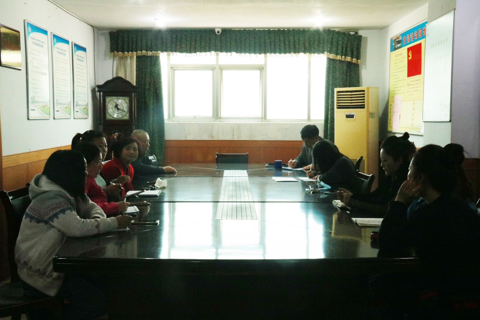 公交新浦公司信息中心積極做好通勤車(chē)輛跟蹤管理工作