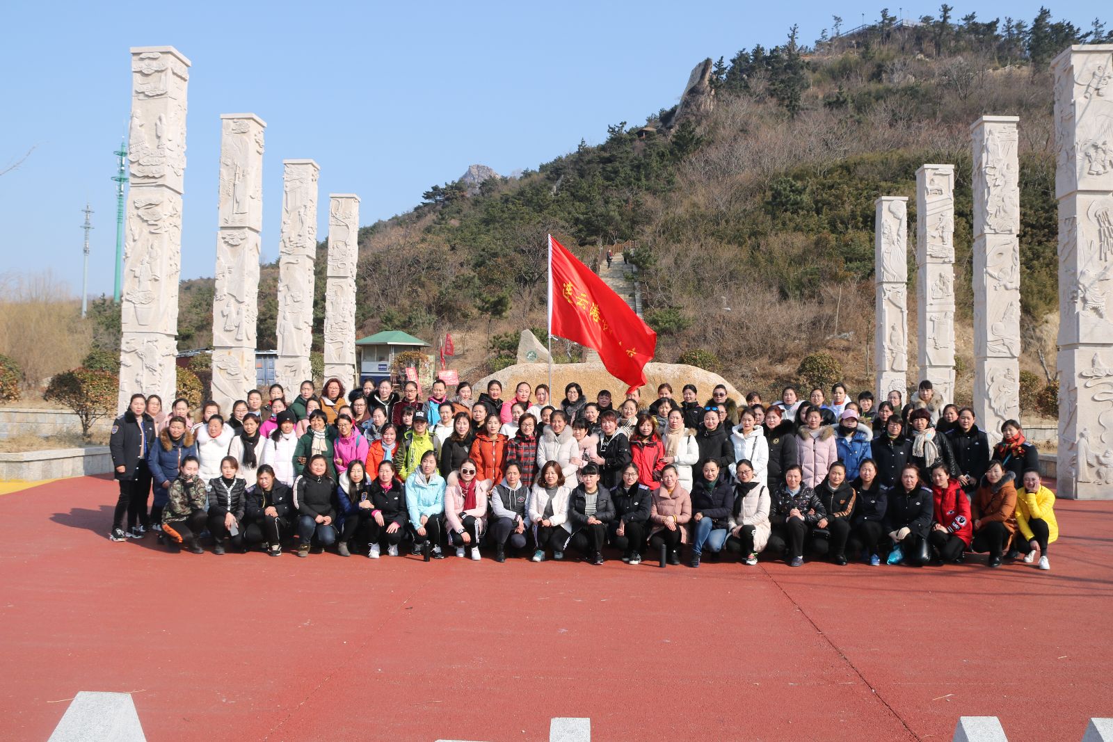 公交集團舉行慶三八健步行活動(dòng)