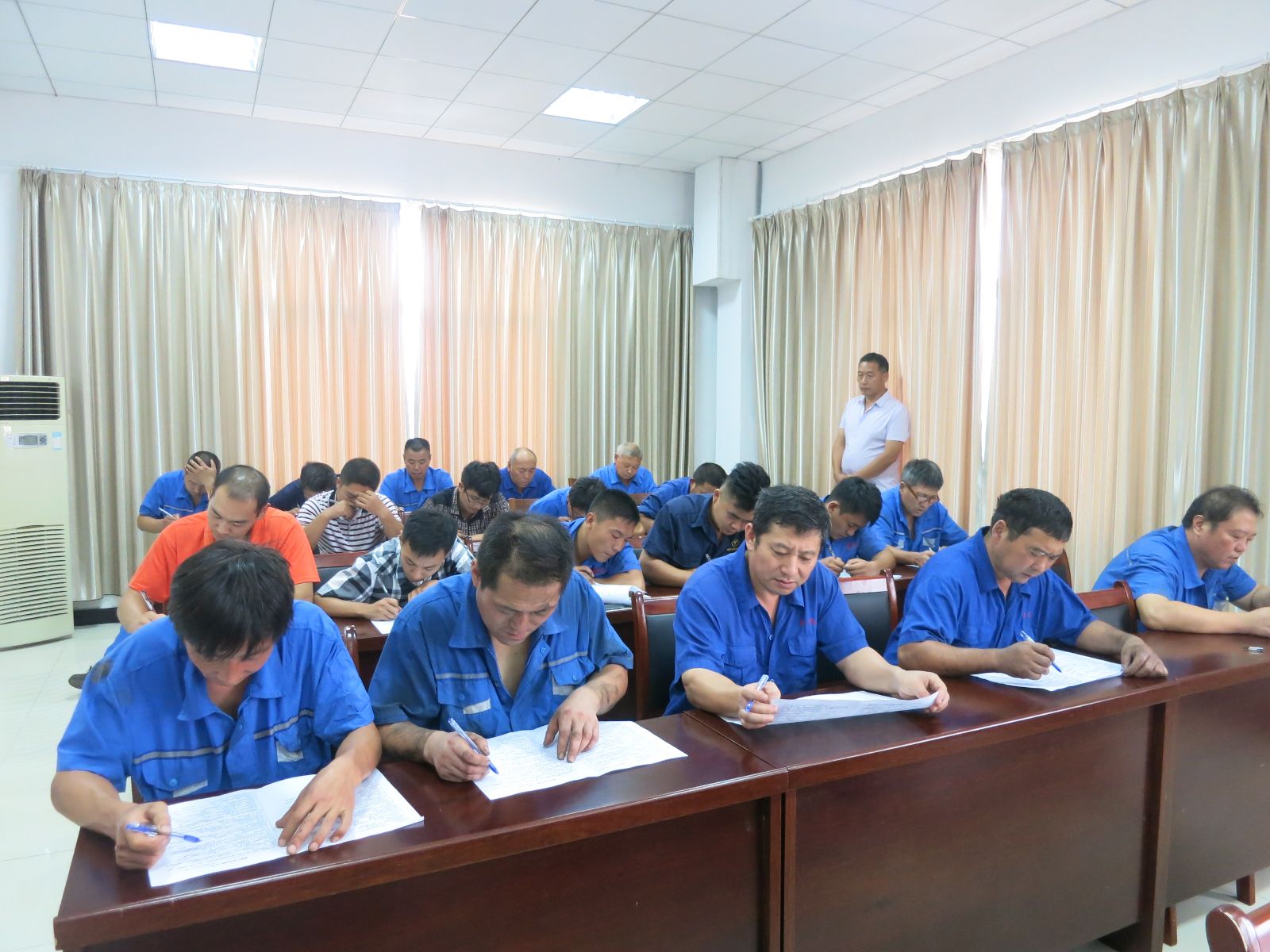 公交大浦保養廠(chǎng)舉辦修理人員理論知識競賽活動(dòng)