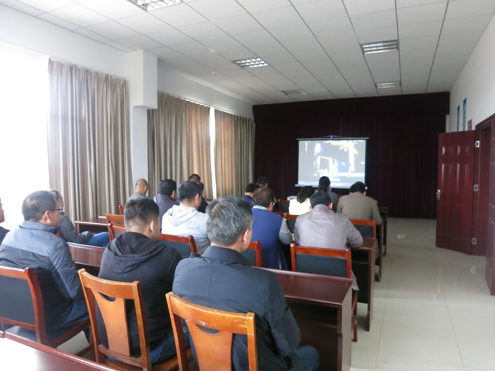 公交大浦廠(chǎng)開(kāi)展職業(yè)病防治法宣傳學(xué)習活動(dòng)