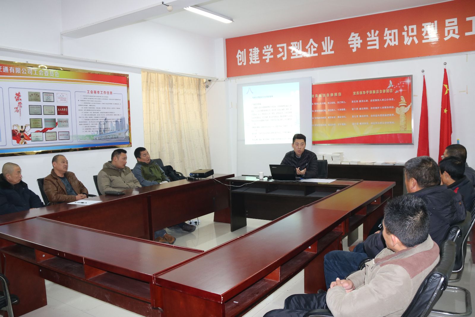 公交集團舉辦第6期重點(diǎn)駕駛員培訓班