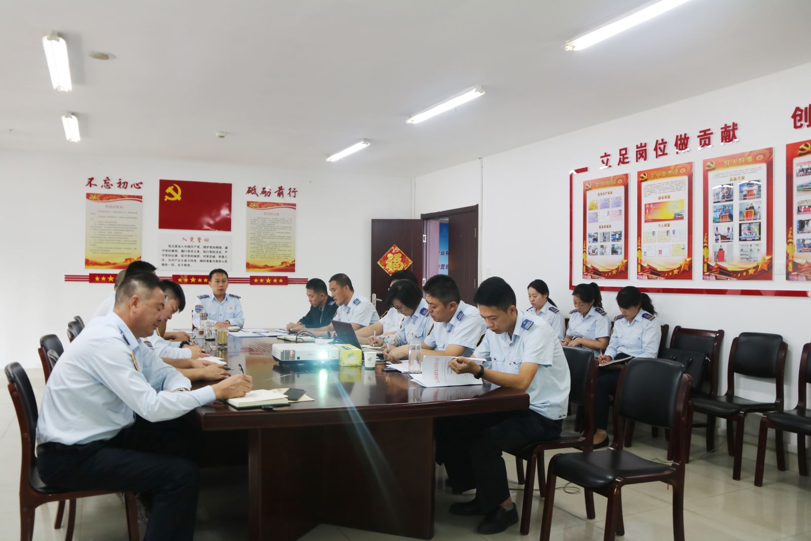 公交集團快速公交公司積極部署國慶節運輸保障和安全生產(chǎn)工作