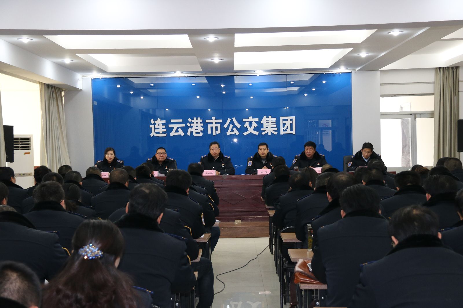 公交集團召開(kāi)緊急會(huì )議部署安全生產(chǎn)工作