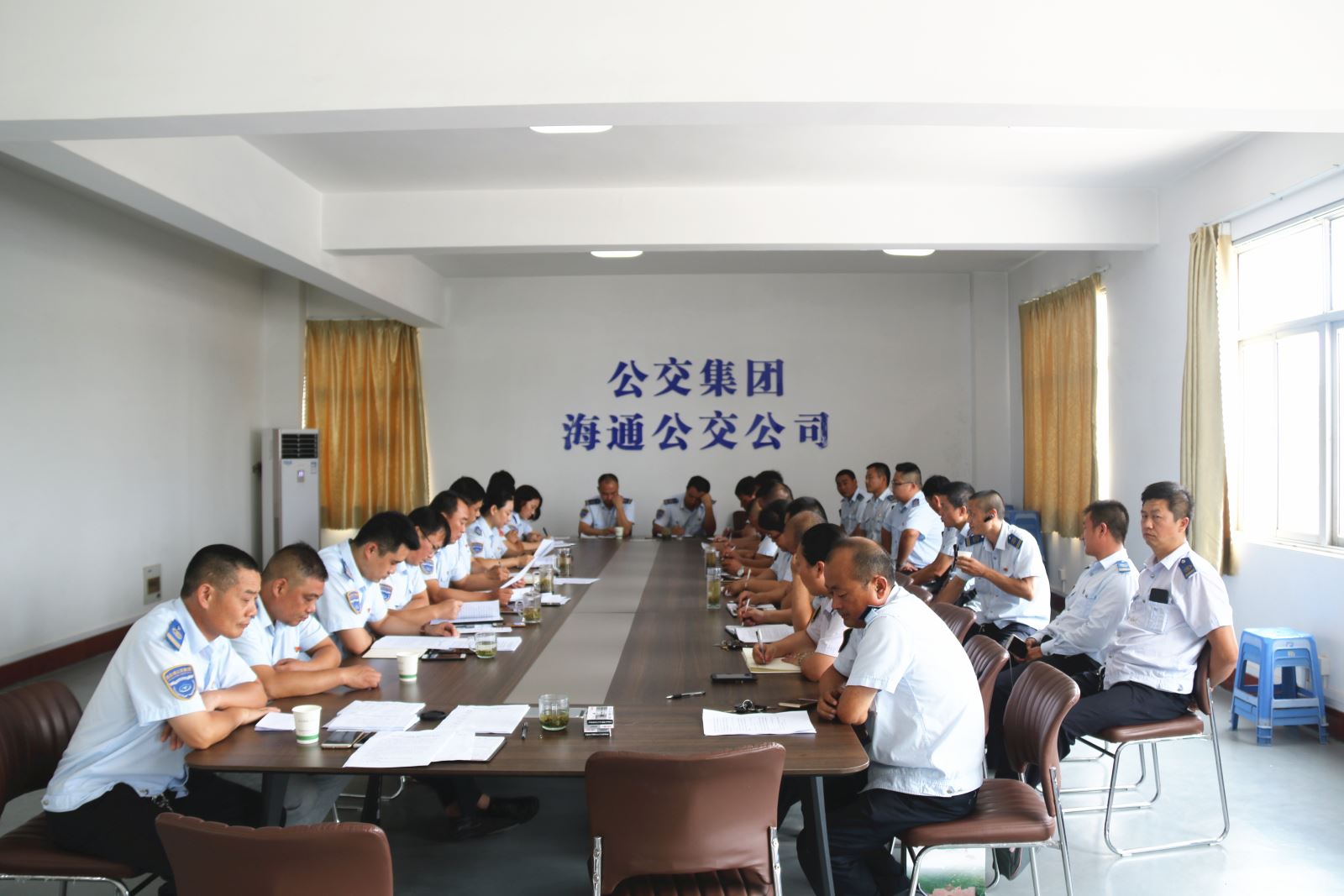 公交集團海通公交公司黨支部開(kāi)展解放思想大討論活動(dòng)