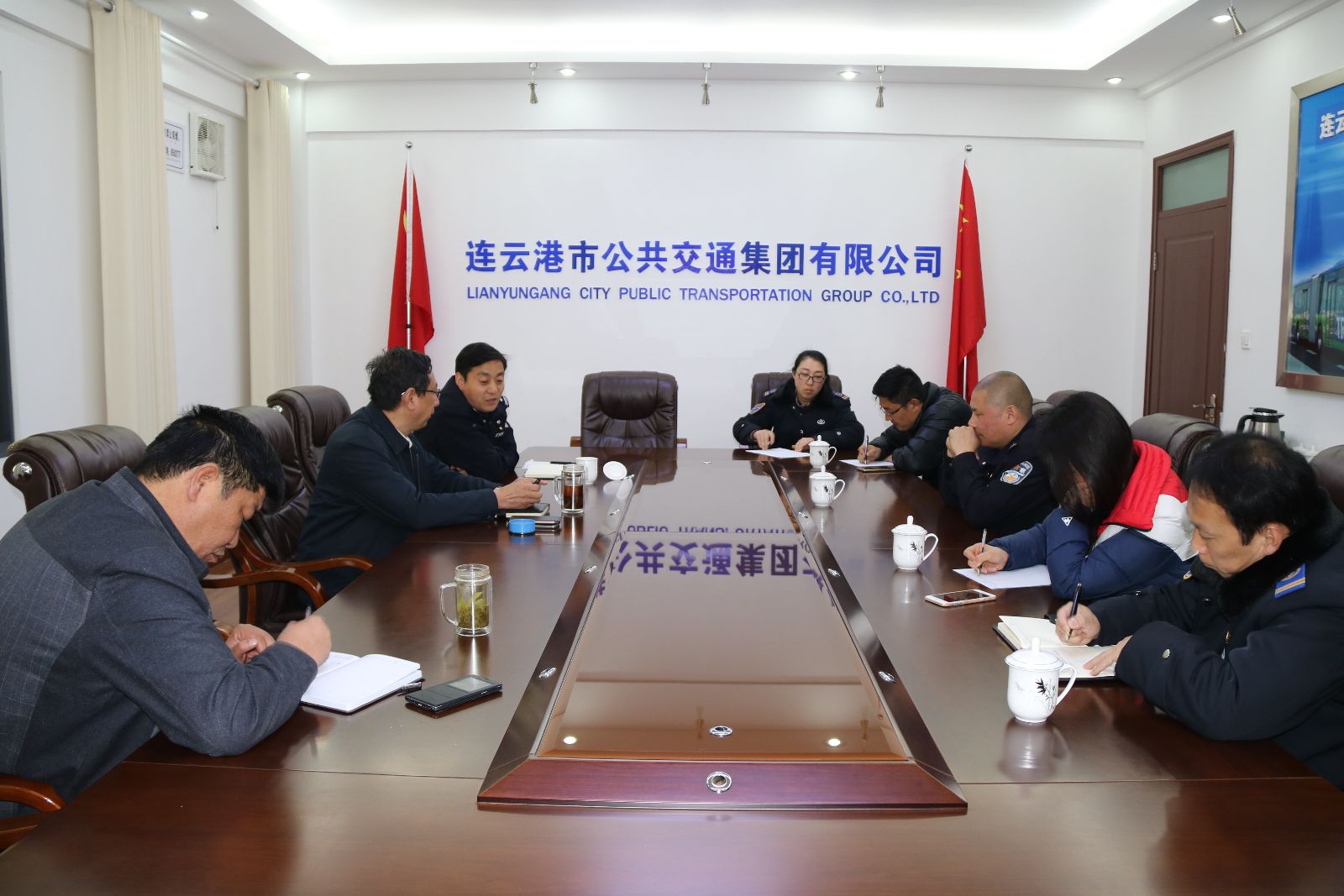 市公安公交分局領(lǐng)導到公交調研防恐安保工作