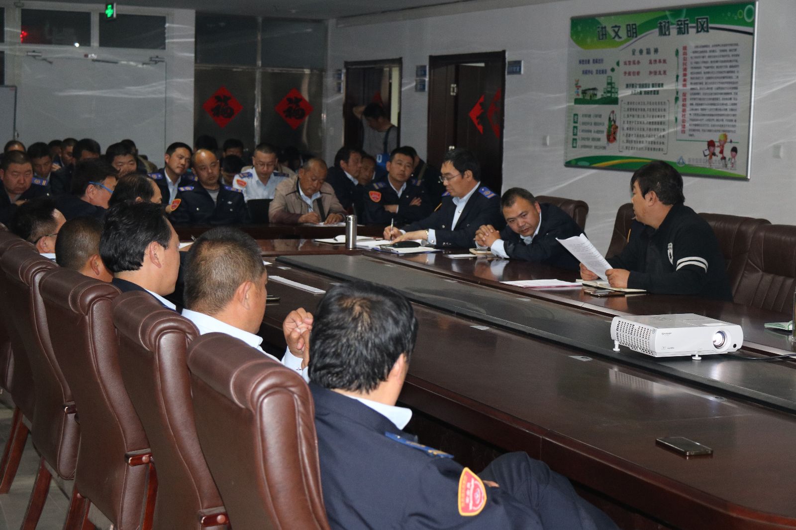 公交海州公司召開(kāi)駕駛員控煙培訓會(huì )議