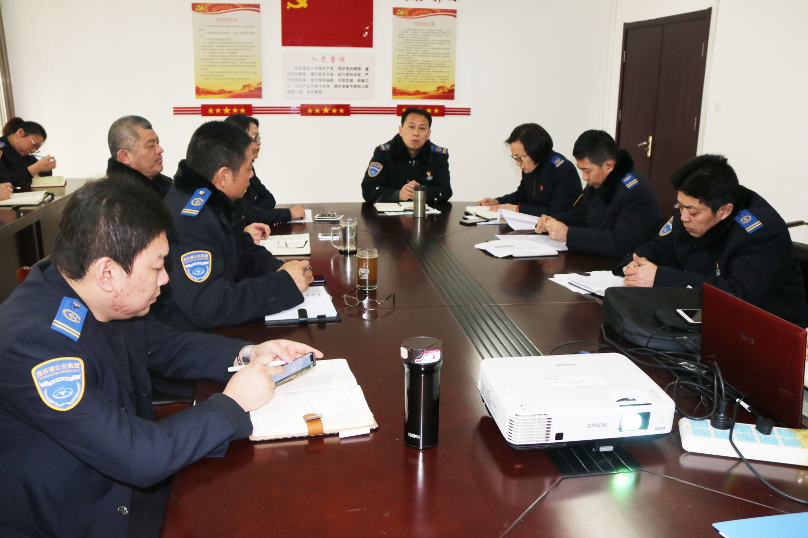 公交集團快速公交事業(yè)部召開(kāi)B1K線(xiàn)運營(yíng)專(zhuān)題會(huì )議