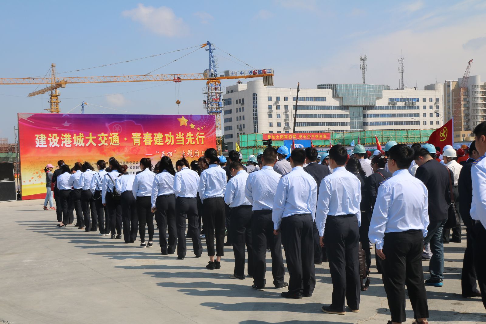 公交集團參加“建設港城大交通?青春建功當先行”五四主題團日活動(dòng)