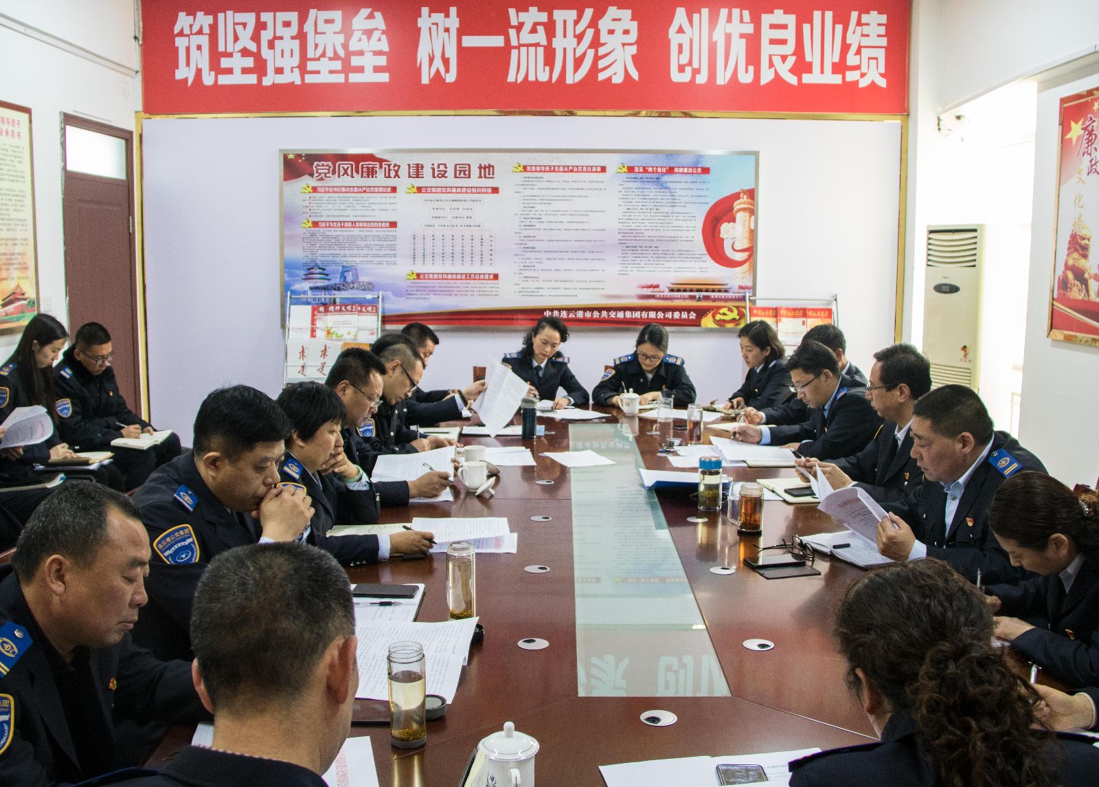 公交集團積極貫徹落實(shí)交通控股集團綜合工作督查部署會(huì )議