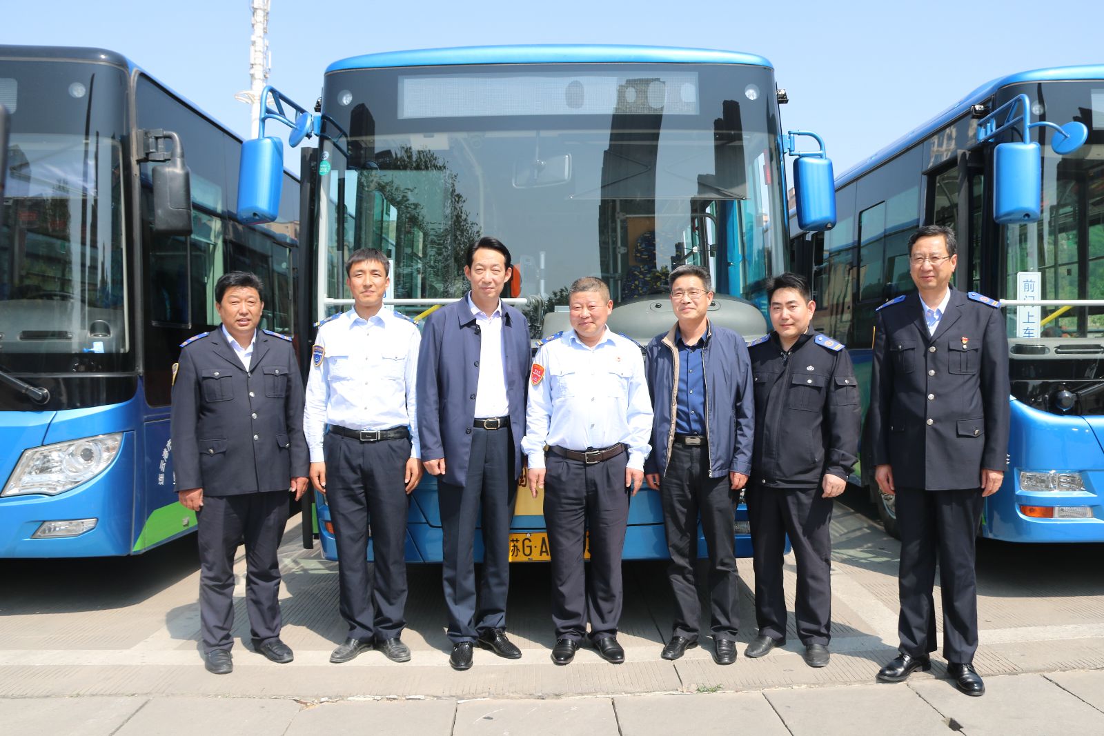 交通控股集團領(lǐng)導五一節前慰問(wèn)公交集團一線(xiàn)員工