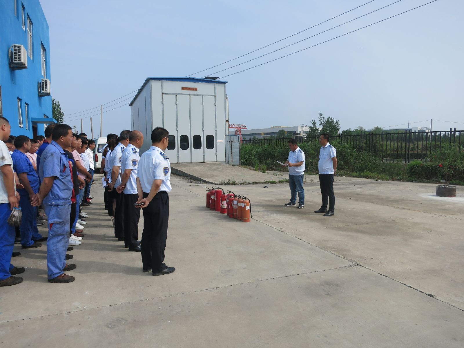 公交集團汽服公司開(kāi)展消防知識培訓及消防應急演練活動(dòng)