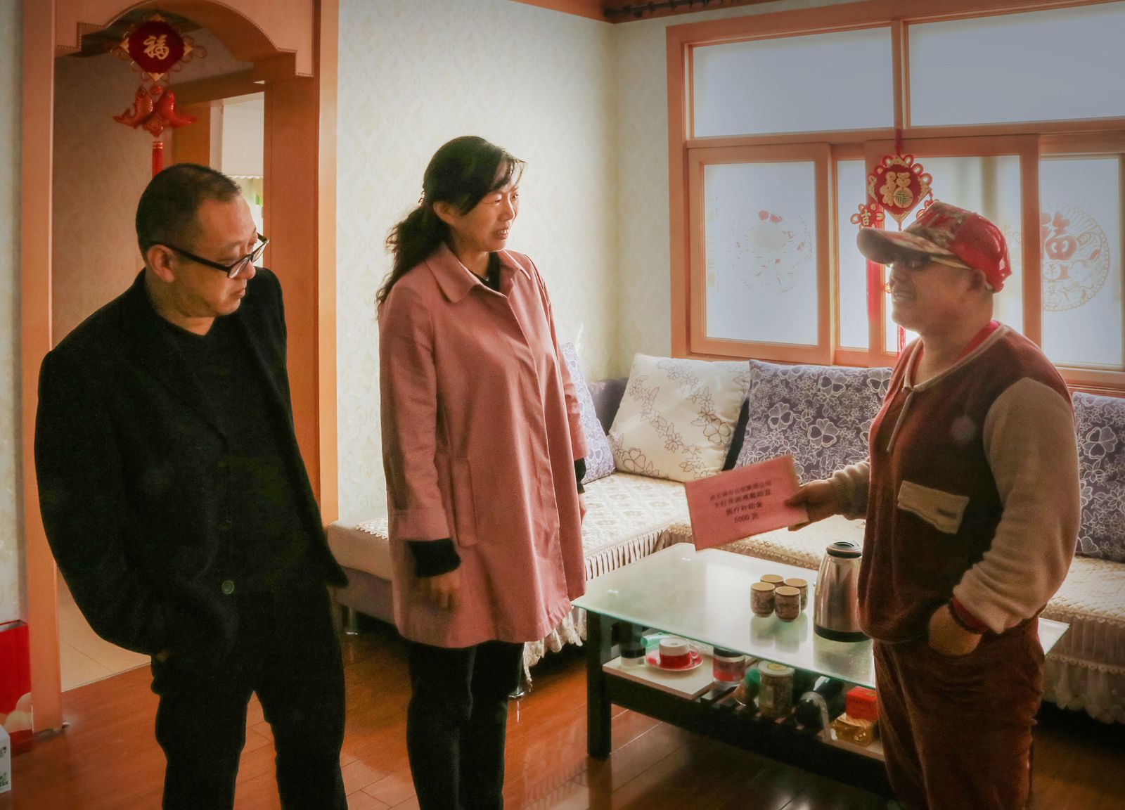 公交集團工會(huì )看望慰問(wèn)困難重病職工