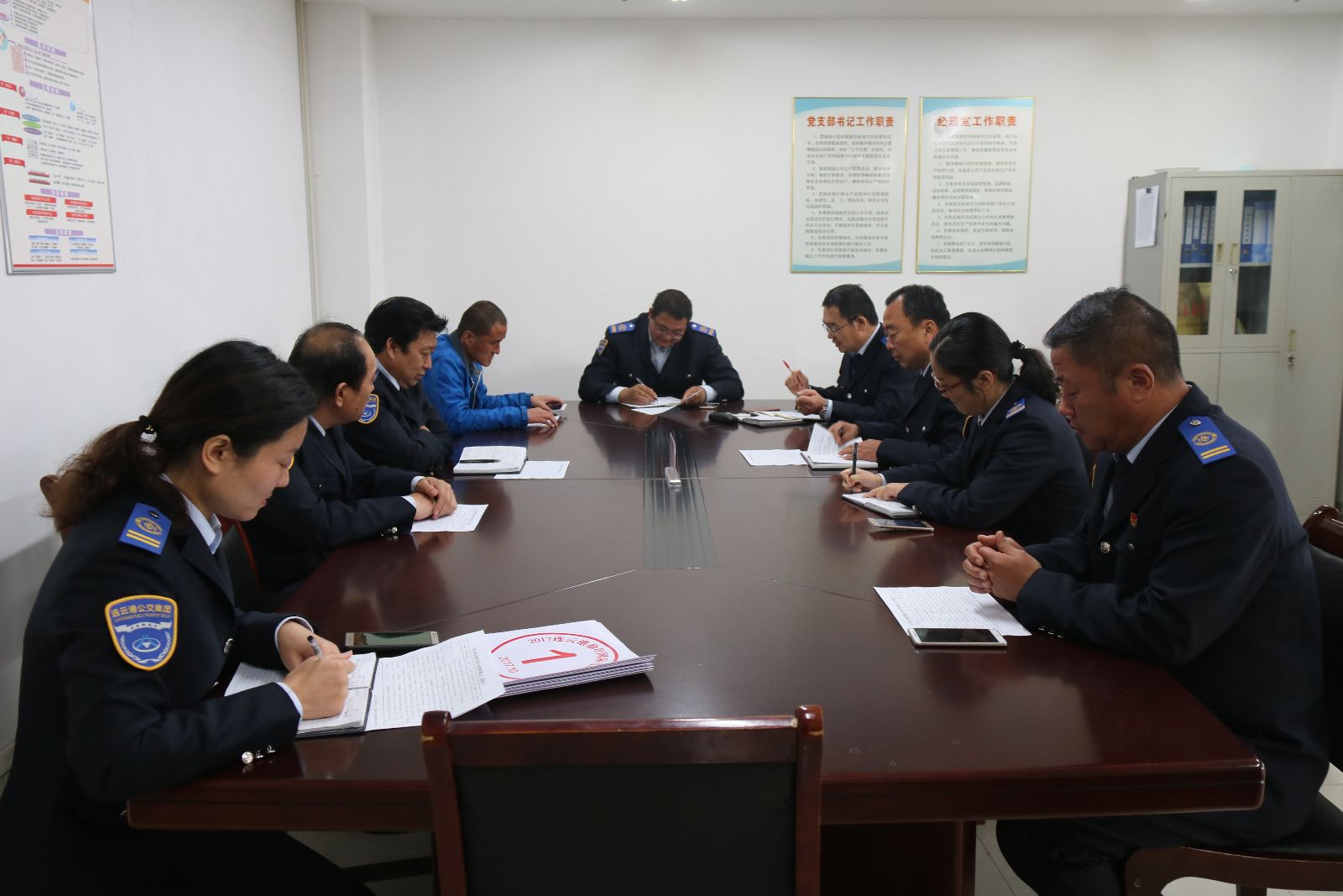 公交海州公司召開(kāi)徐圩馬拉松定制公交車(chē)輛部署會(huì )議