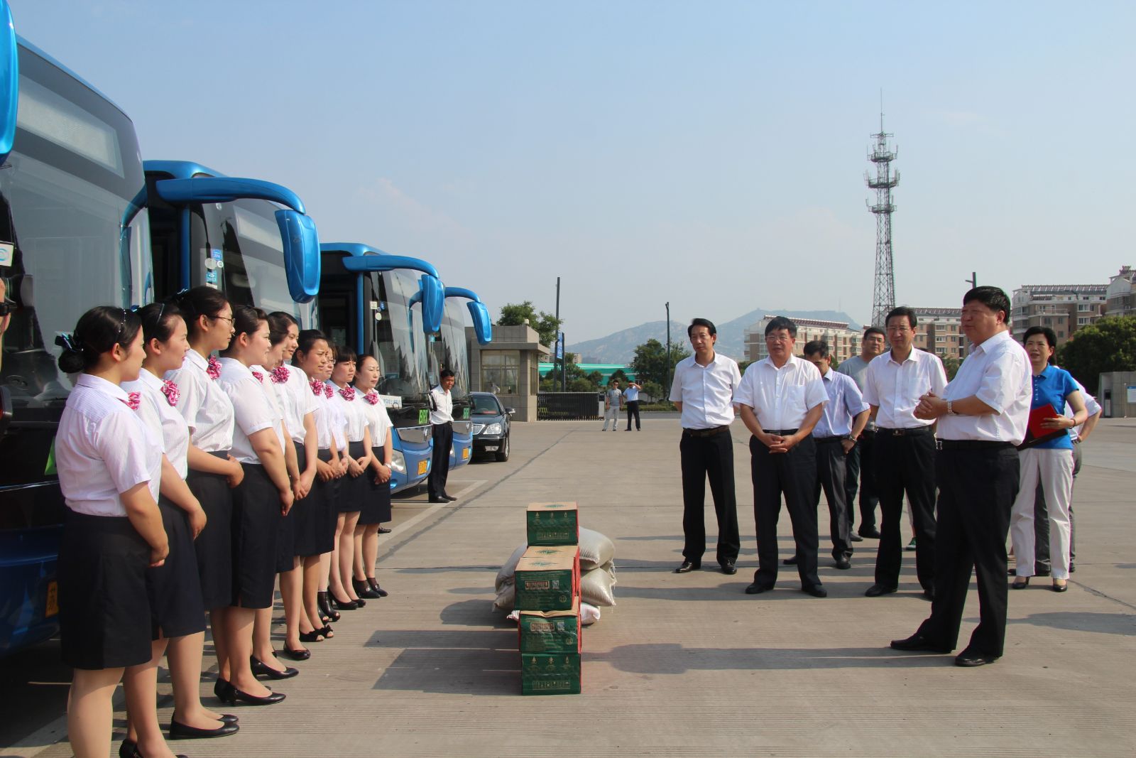 市人大副主任李國章慰問(wèn)海通公交一線(xiàn)員工